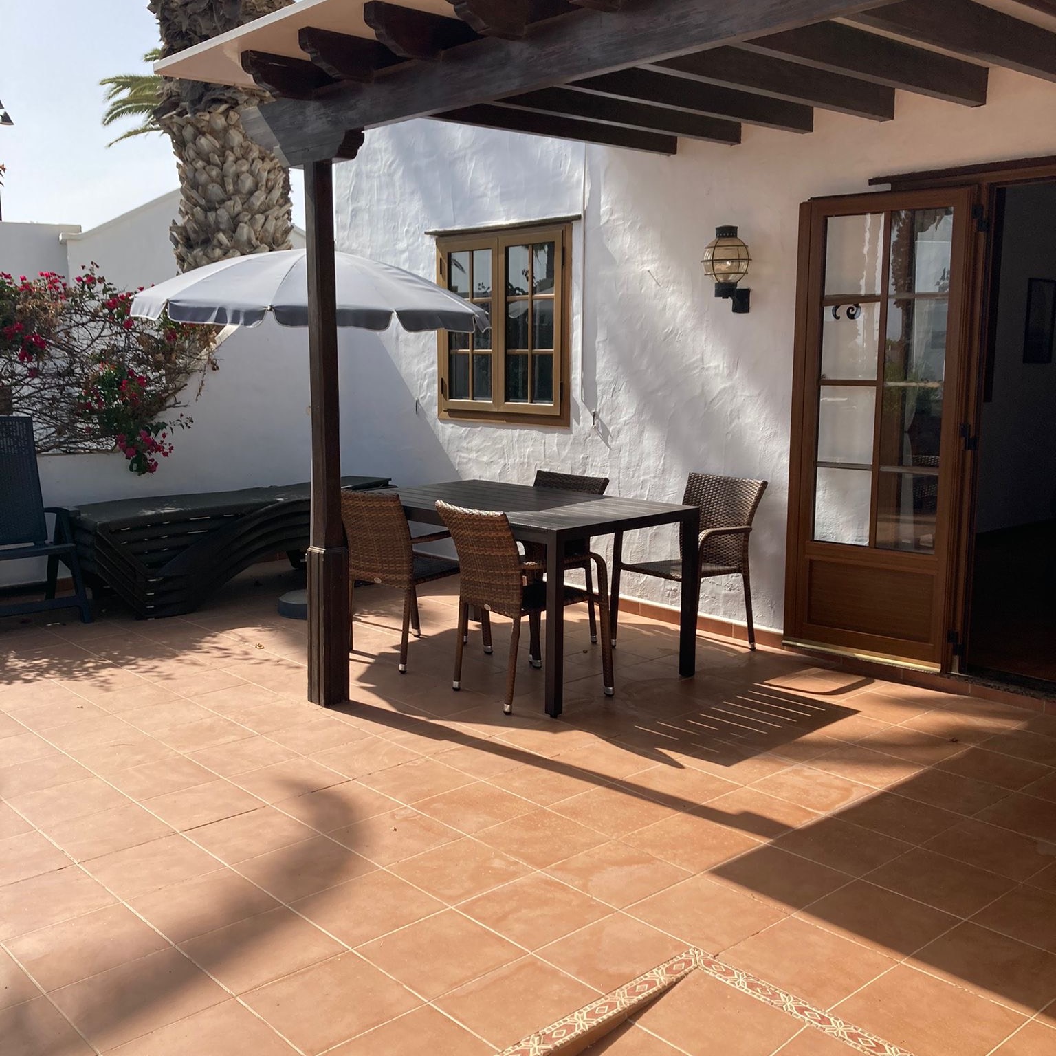 Villa 73 patio with dining area