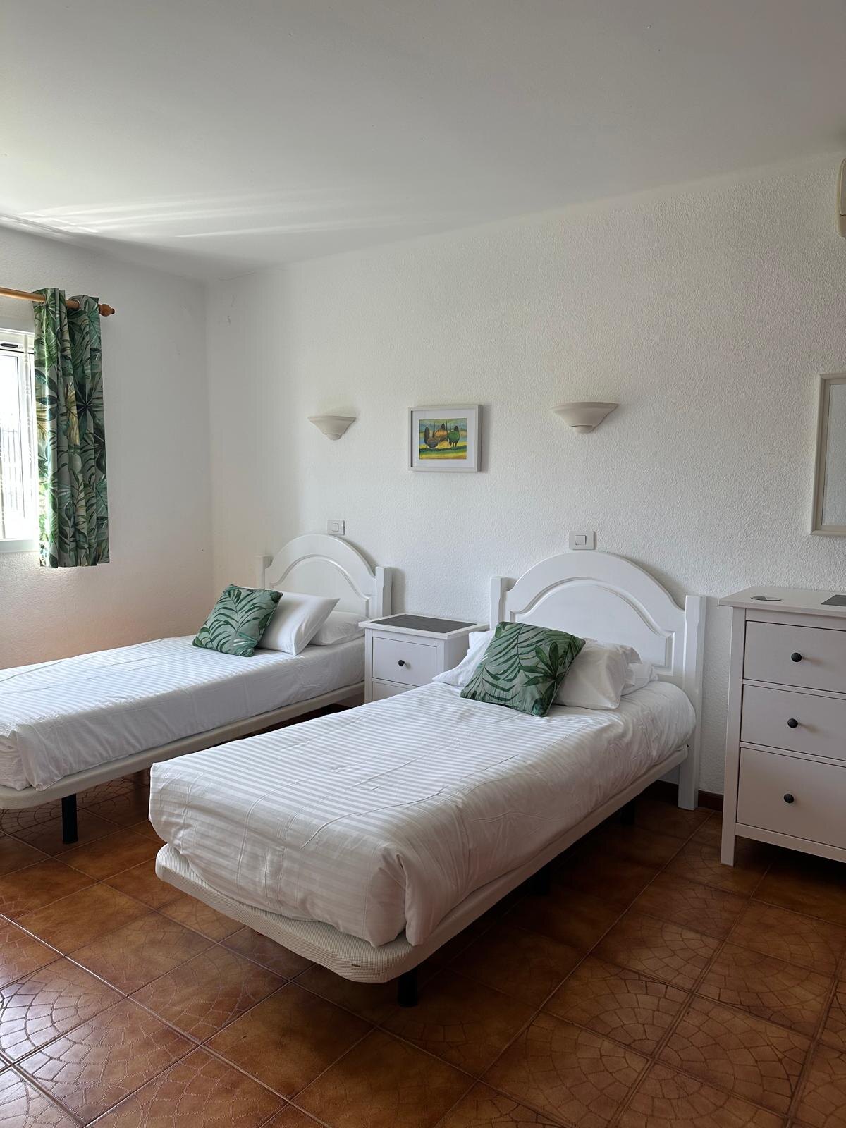 Villa 73 twin bedroom with two single beds