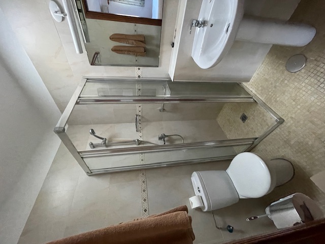 Villa 75 bathroom