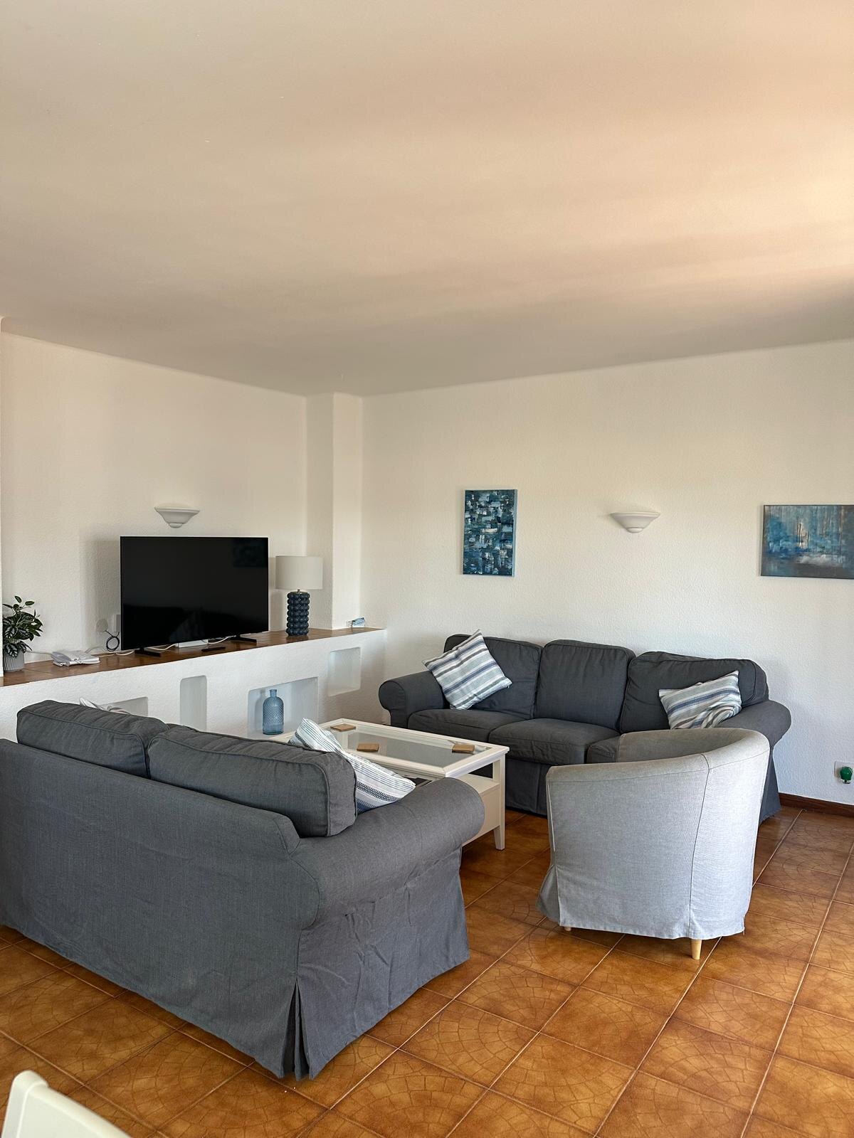 Villa 75 lounge with sofas and TV