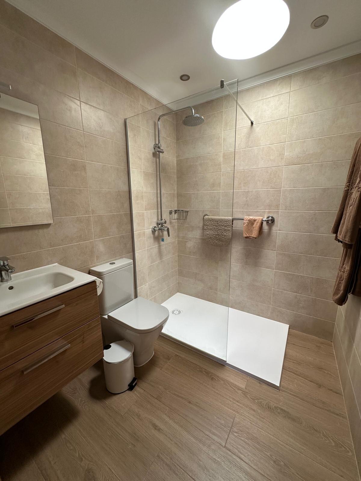 Villa 75 modern walk-in shower room